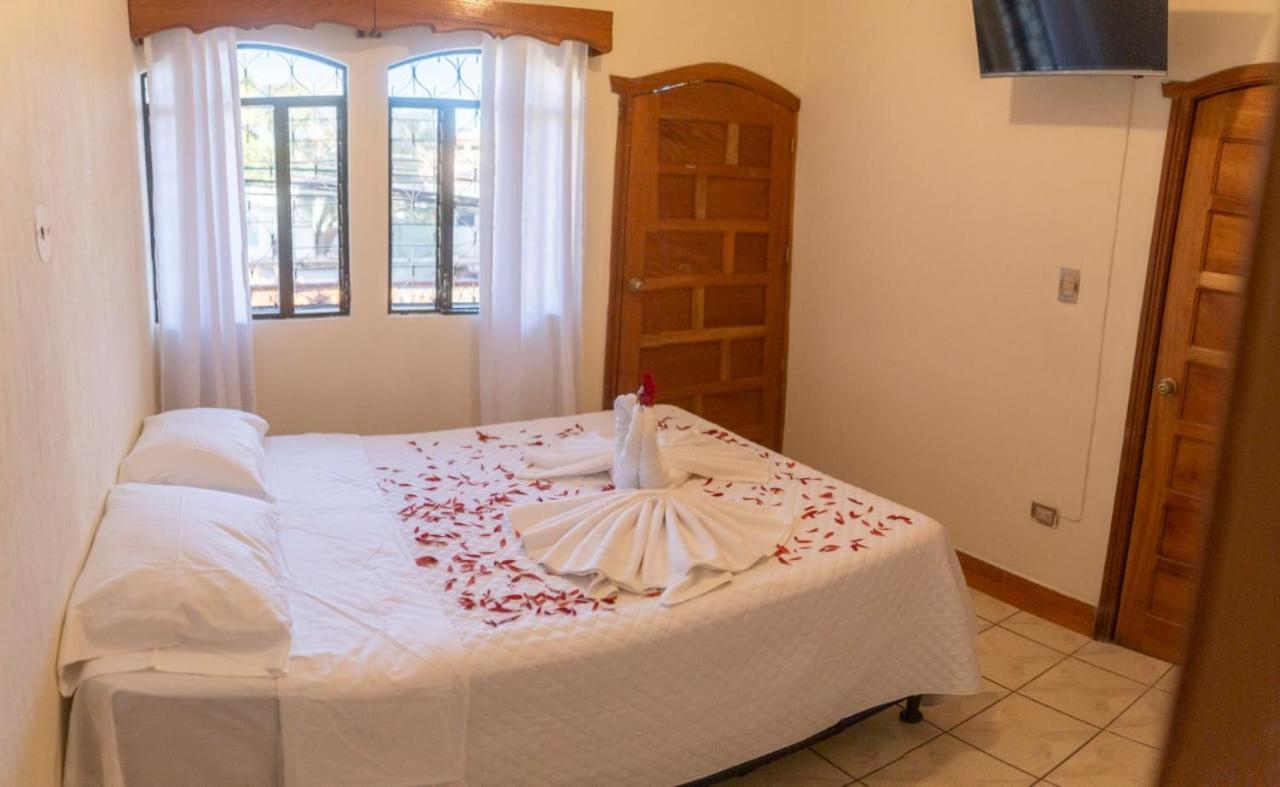 Hotel Los Manantiales Panajachel Kültér fotó